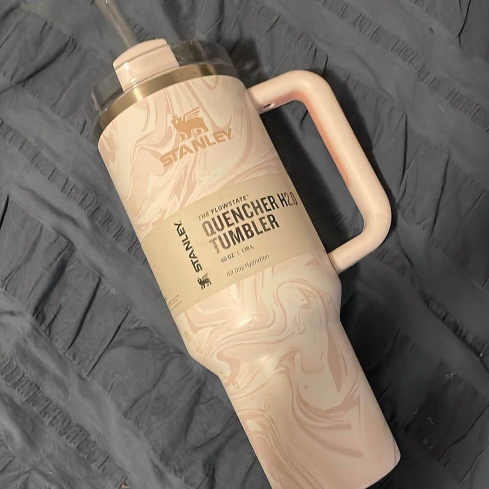 Stanley Quencher H2.0 Tumbler 40oz. Rose Quartz Swirl